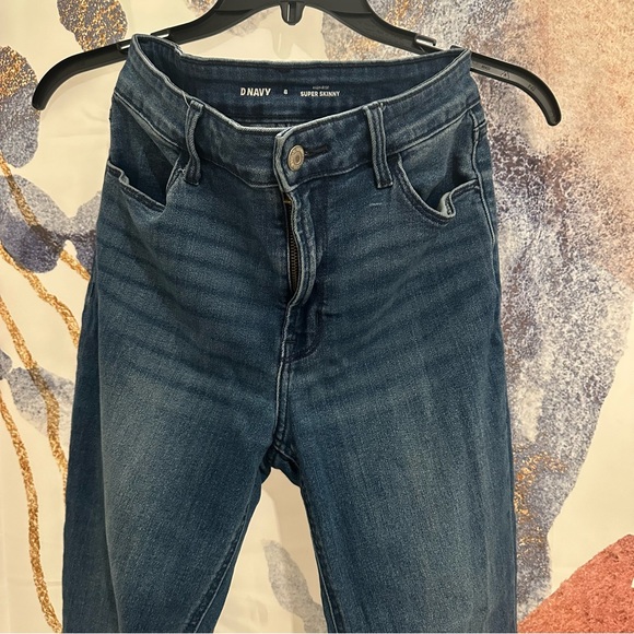 Old Navy High Rise Super Skinny, size 8 - Picture 2 of 9
